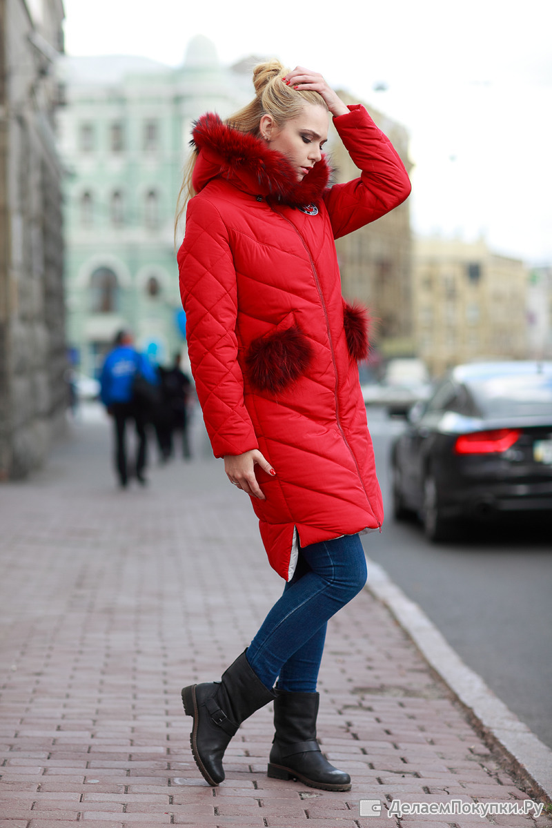 Красный зимний пуховик женский